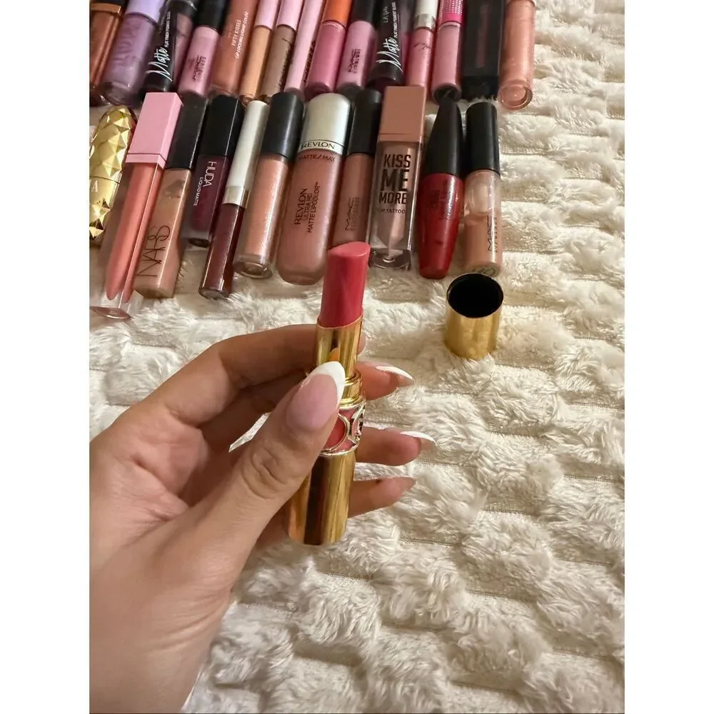 BUNDLE OF 47 lip products
